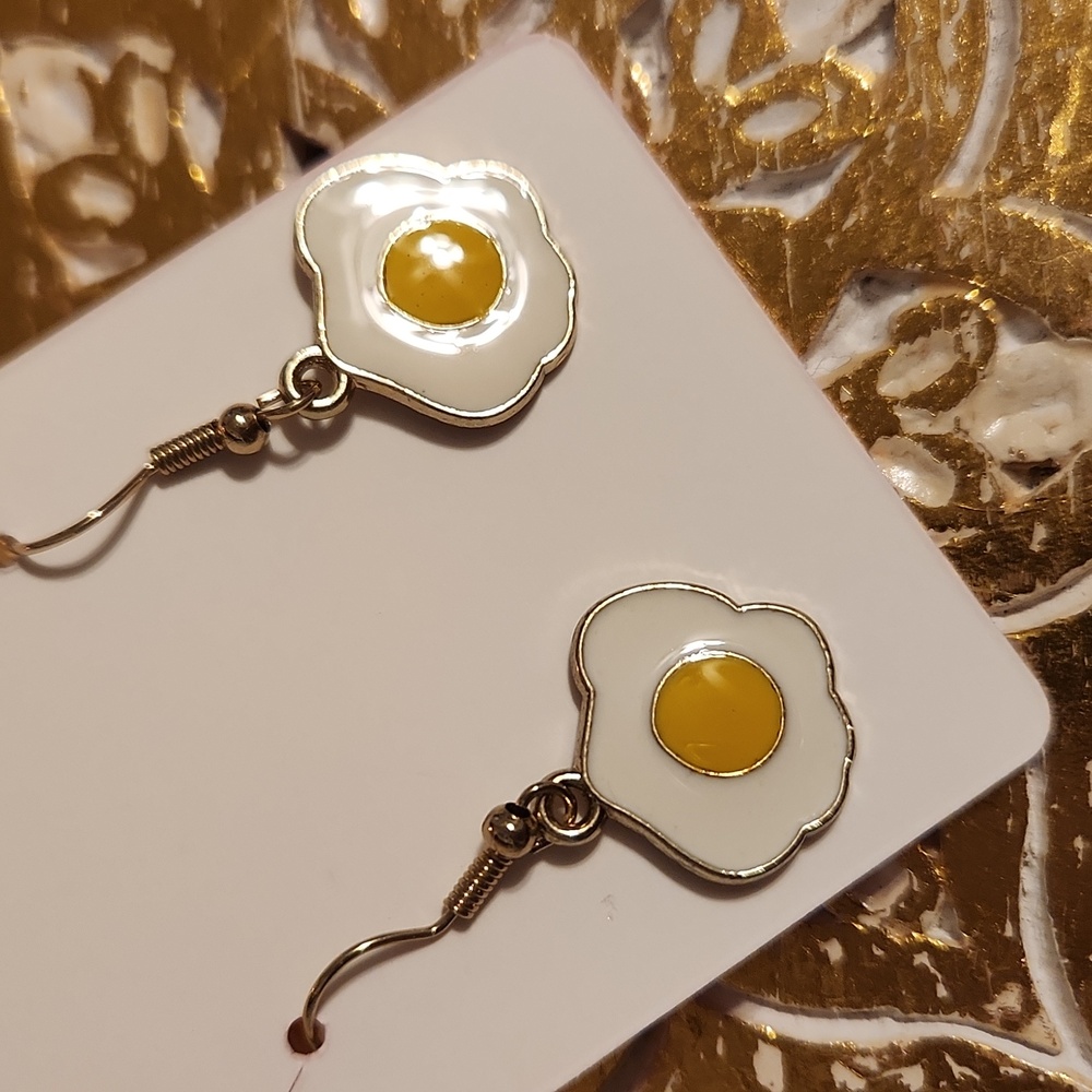 Egg Design Earrings in White and Yellow